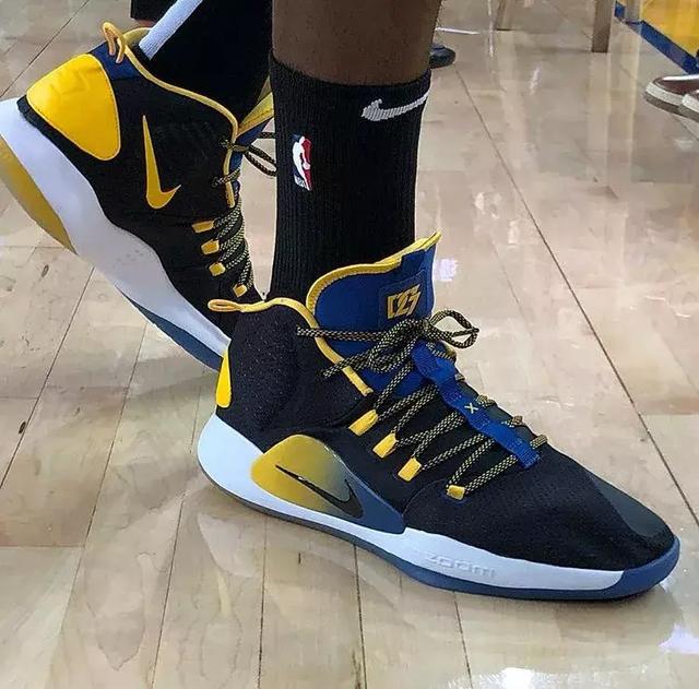 余投手而言 余投手而言